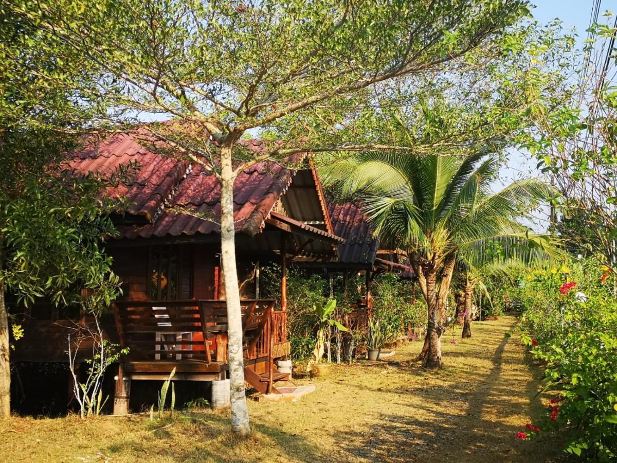 Suchanaree@Laemngop Trat Buitenkant foto